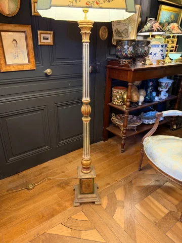 Lámpara de pie en madera pintada, Altura 170 cm — Muy buen estado