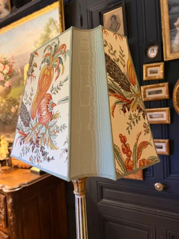 Lámpara de pie en madera pintada, Altura 170 cm — Muy buen estado