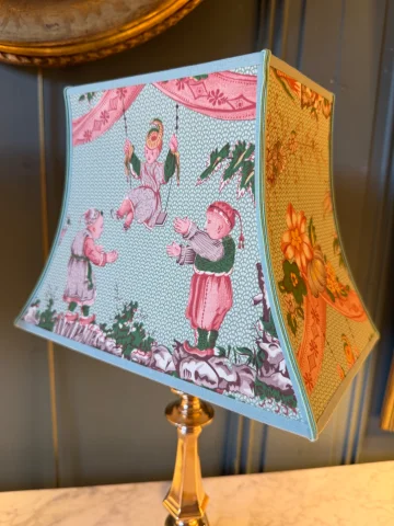 铜质台灯一对，高 46 cm — 状态极佳
