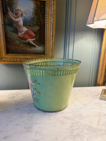 Painted tole cache-pot or basket, Height 19 cm — Good condition