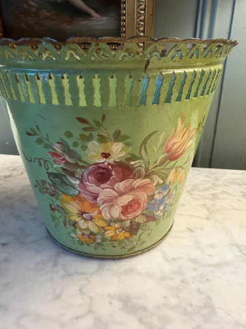 Painted tole cache-pot or basket, Height 19 cm — Good condition