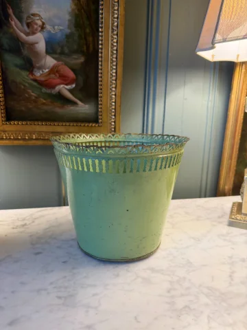 Painted tole cache-pot or basket, Height 19 cm — Good condition