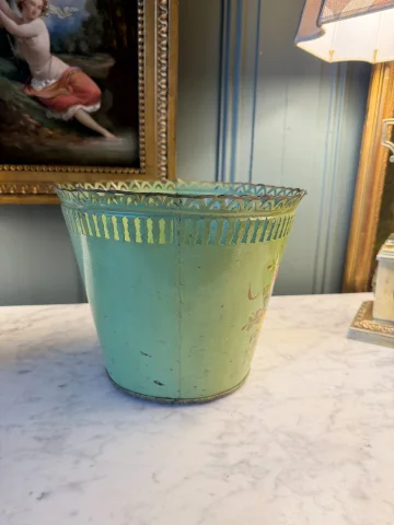 Painted tole cache-pot or basket, Height 19 cm — Good condition