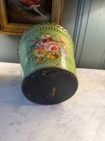 Painted tole cache-pot or basket, Height 19 cm — Good condition