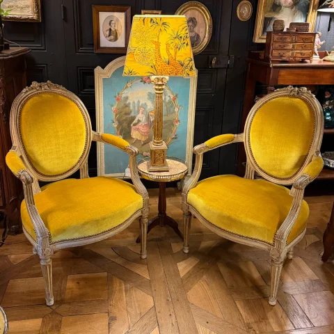 Pair of Louis XVI-style painted wood cabriolet armchairs — Very good condition