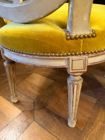 Pair of Louis XVI-style painted wood cabriolet armchairs — Very good condition