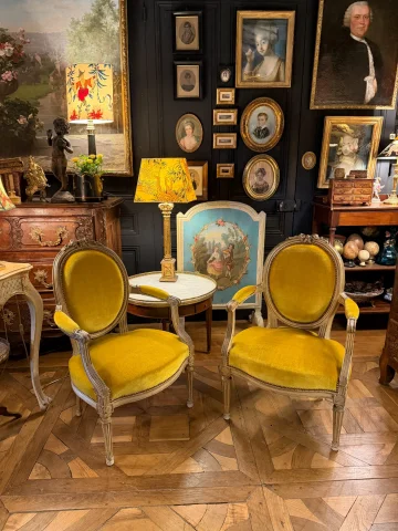 Pair of Louis XVI-style painted wood cabriolet armchairs — Very good condition