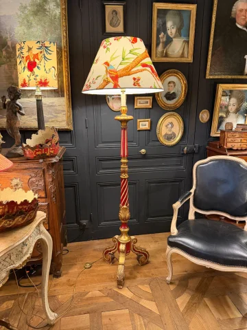 Tripod floor lamp in painted wood, Height 183 cm — Very good condition