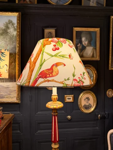 Tripod floor lamp in painted wood, Height 183 cm — Very good condition
