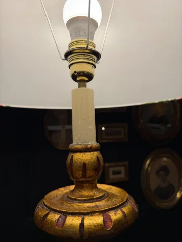 Tripod floor lamp in painted wood, Height 183 cm — Very good condition