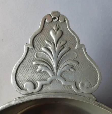 Écuelle en étain, Orléans XVIIIe siècle.