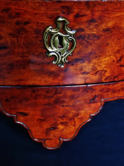 18th C FRENCH CHEST OF DRAWERS
