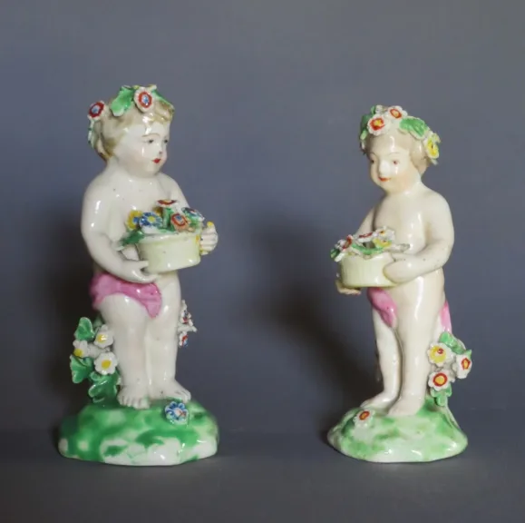 Amours en porcelaine, Angleterre XVIIIe siècle.