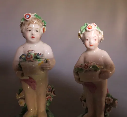 Amours en porcelaine、Angleterre XVIIIesiècle。