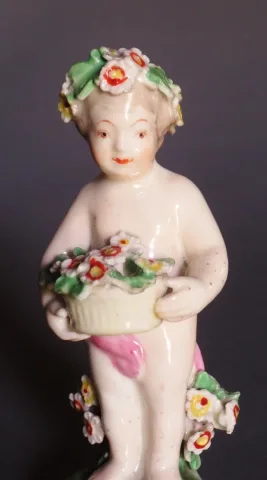 Amours en porcelaine、Angleterre XVIIIesiècle。