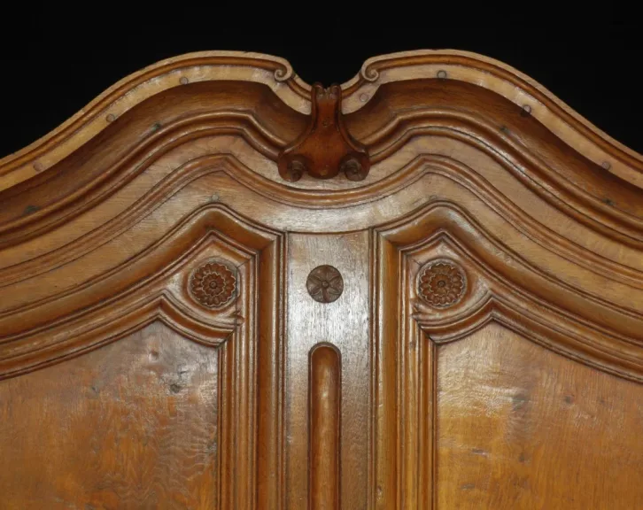 Armoire Louis XV, XVIIIe siècle.