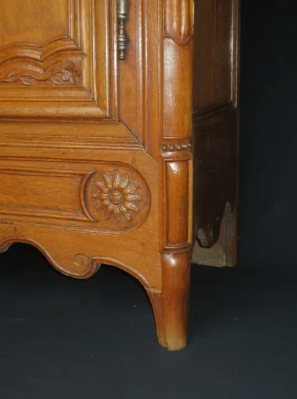 Armoire Louis XV, XVIIIe siècle.