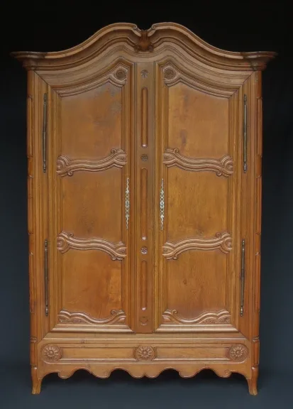 Armoire Louis XV, XVIIIe siècle.