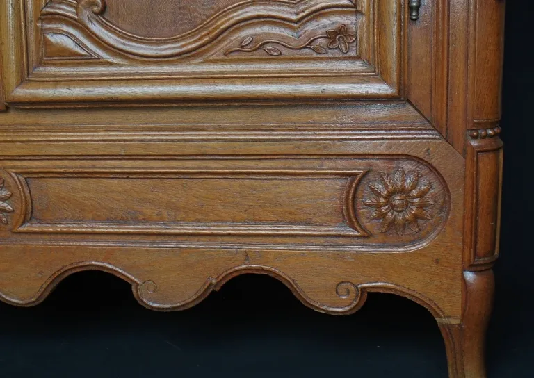 Armoire Louis XV, XVIIIe siècle.