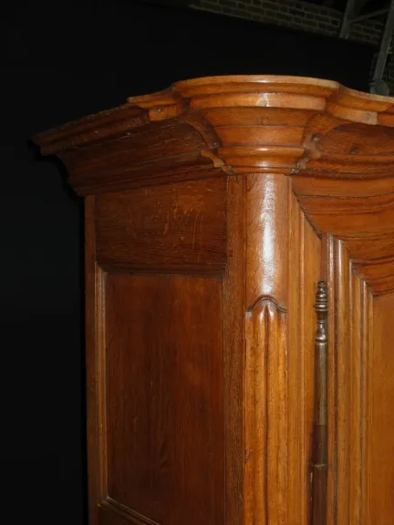 Armoire Louis XV, XVIIIe siècle.