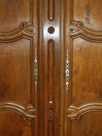 Armoire Louis XV, XVIIIe siècle.