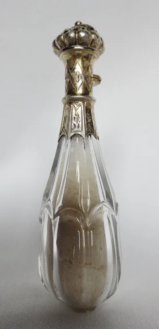 Flacon à sel, cristal et argent, Charles X.