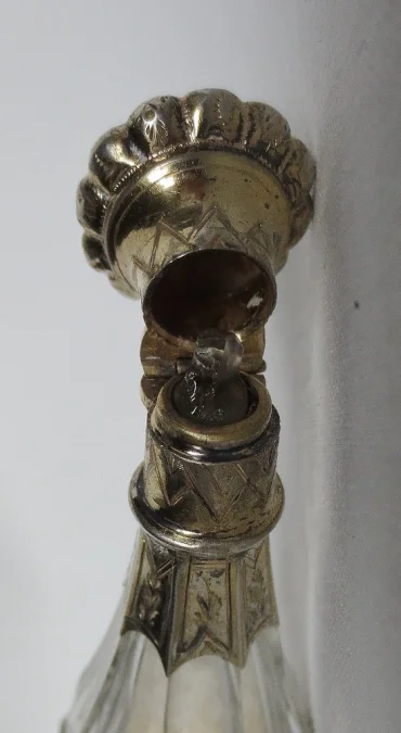 Flacon à sel, cristal et argent, Charles X.