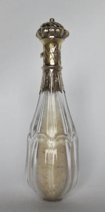 Flacon à sel, cristal et argent, Charles X.