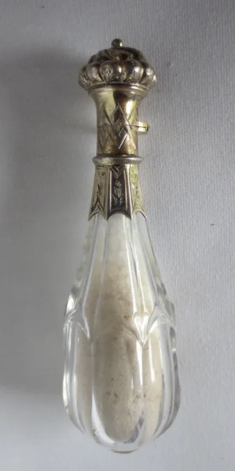 Flacon à sel, cristal et argent, Charles X.