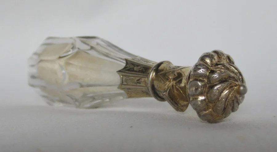 Flacon à sel, cristal et argent, Charles X.
