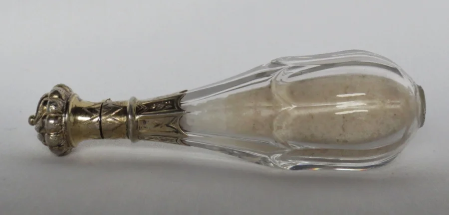 Flacon à sel, cristal et argent, Charles X.