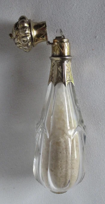 Flacon à sel, cristal et argent, Charles X.