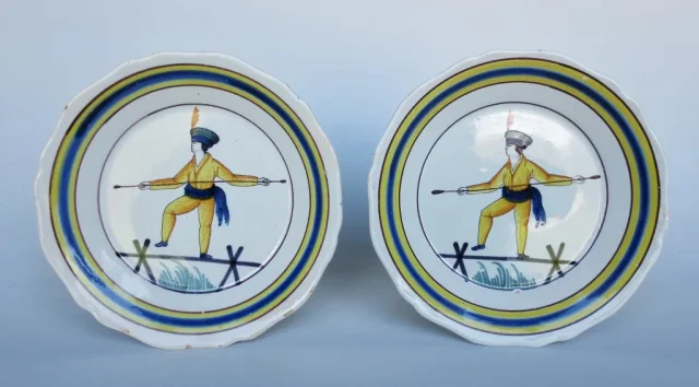 COPPIA DI NEVERS PIATTI DI FAIENZA