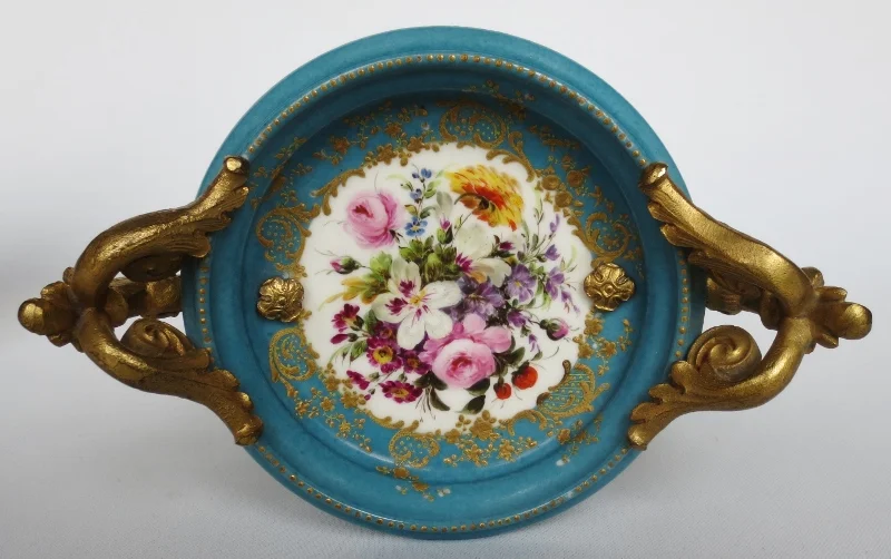 Cassolettes en porcelaine, attribuées à Jacob Petit.