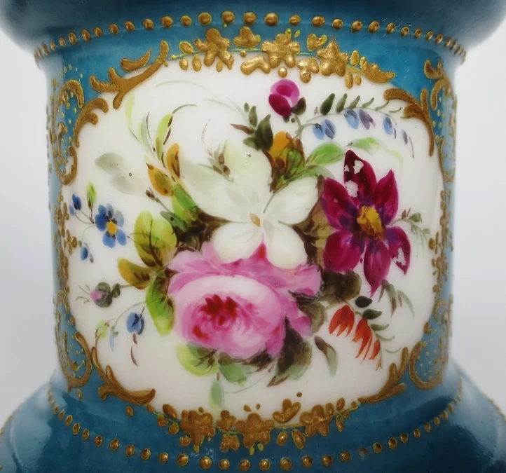 Cassolettes en porcelaine, attribuées à Jacob Petit.