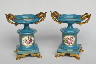 Cassolettes en porcelaine, attribuées à Jacob Petit.