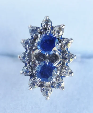 Saphirs et diamants.