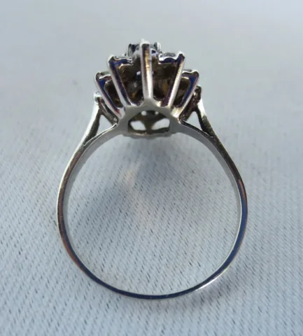 Saphirs et diamants.