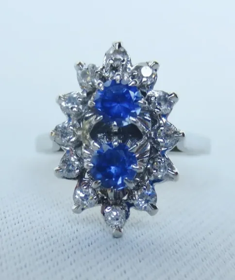 Saphirs et diamants.