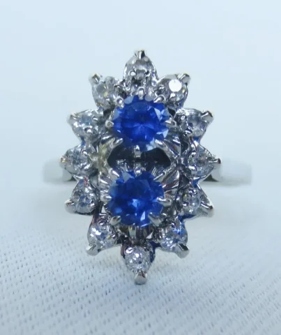Saphirs et diamants.