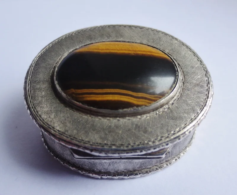 TOBACCO BOX