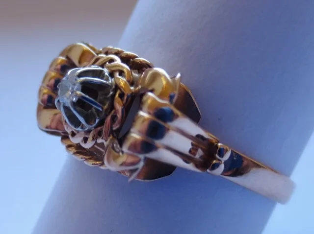 Bague or et diamant.