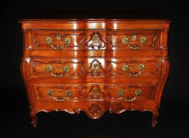 Commode Louis XV, XVIIIe siècle.