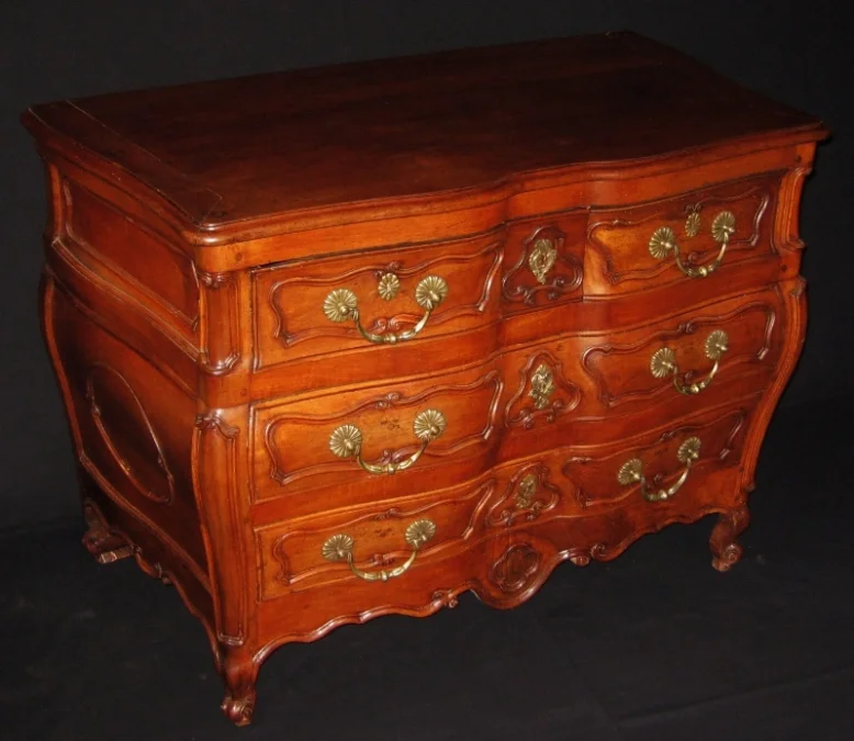 Commode Louis XV, XVIIIe siècle.