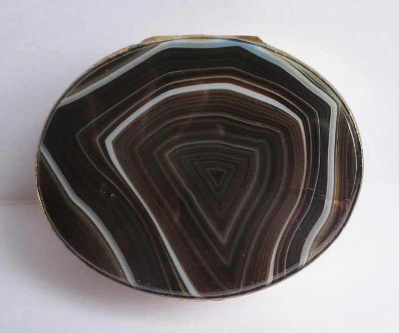 Tabatière en agate.