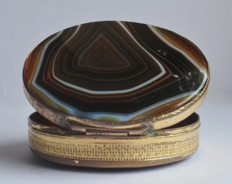Tabatière en agate.