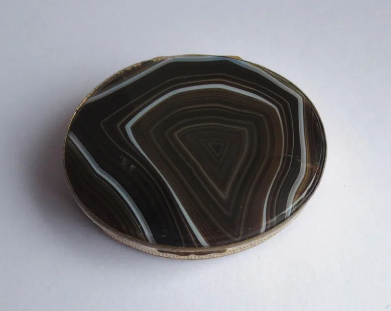 Tabatière en agate.