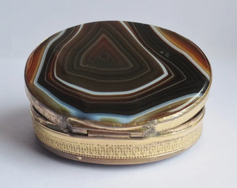 Tabatière en agate.