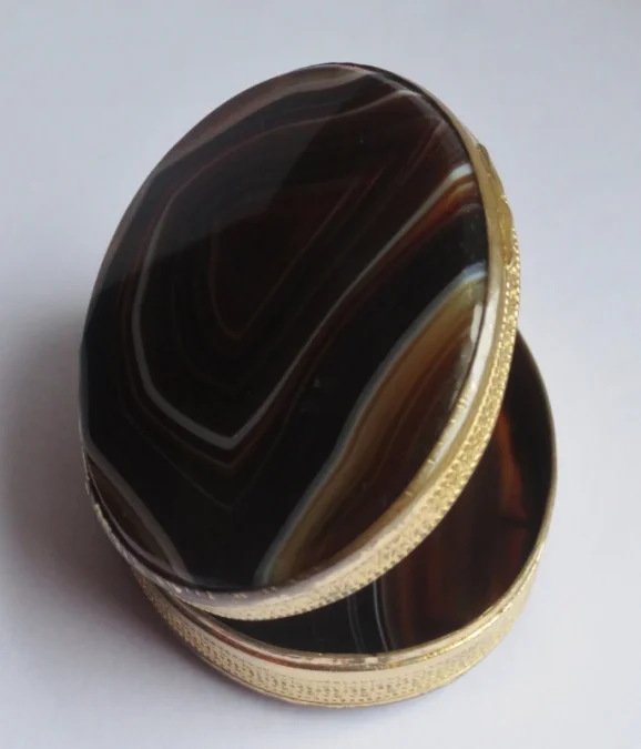 Tabatière en agate.