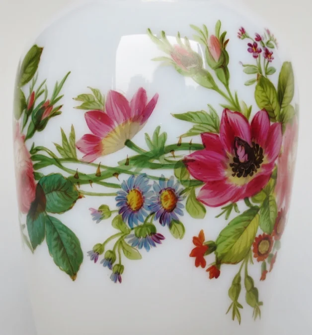 Vase en opaline d’époque Restauration.
